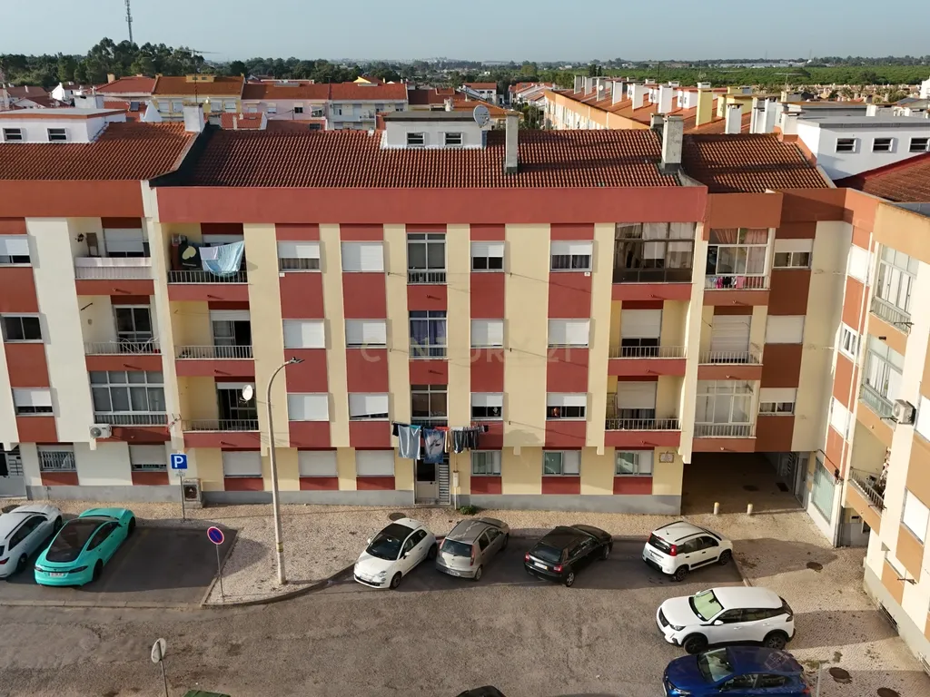 Apartamento T2 com Duas Varandas, no Centro do Pinhal Novo - Image 18