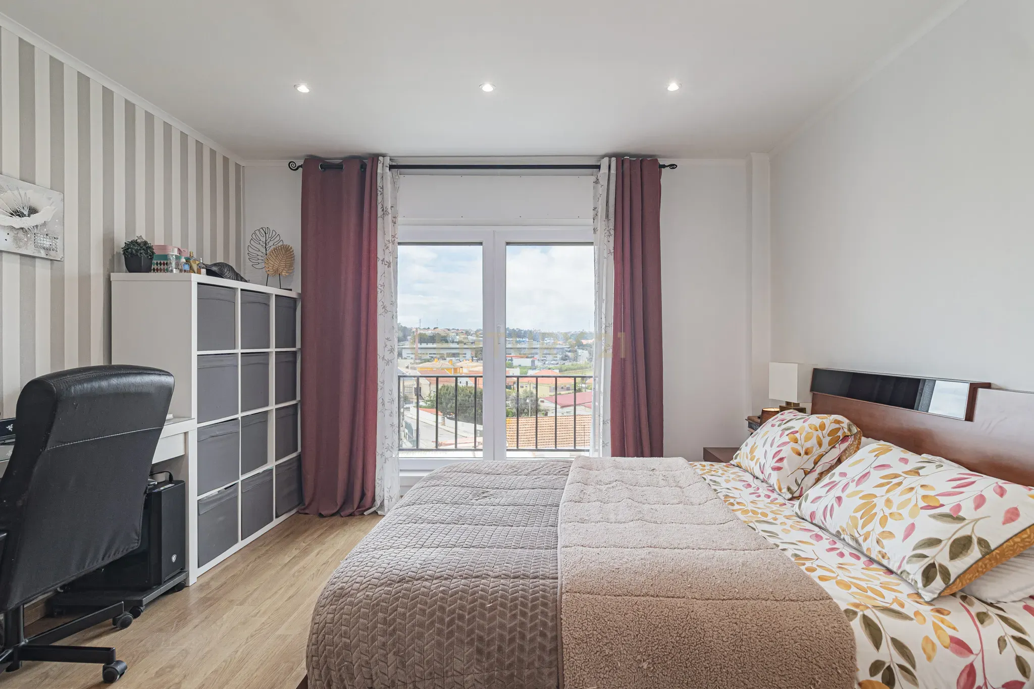Apartamento T3  - Conforto, espaço e localização Ideal em Vale Figueira - Image 13