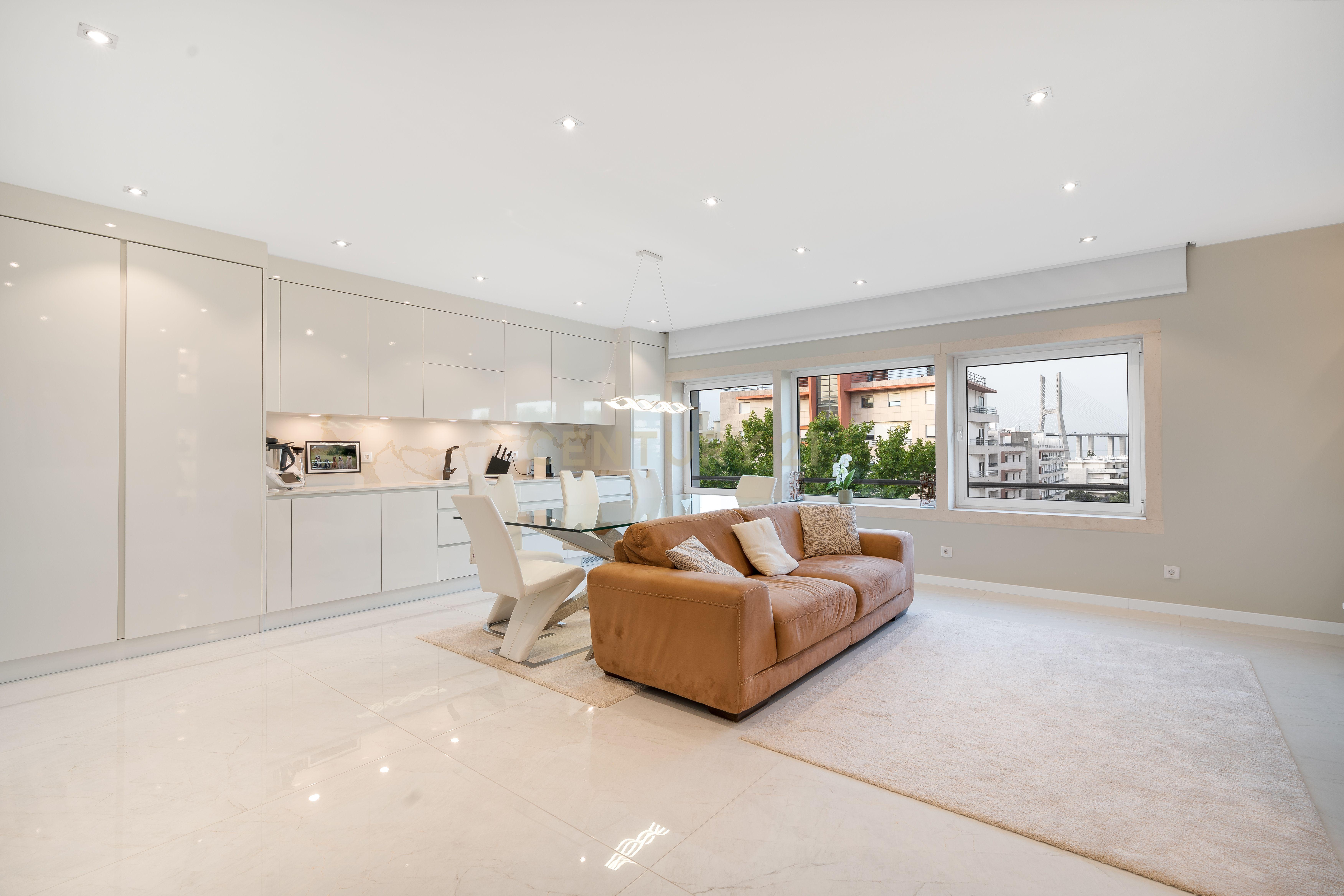 Fotografia 7 de Exclusivo Apartamento T4 com Renovação de Charme