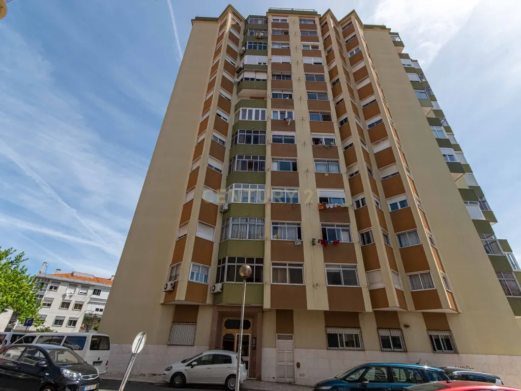 Apartamento T3 com mais de 100m² em Odivelas - Image 14