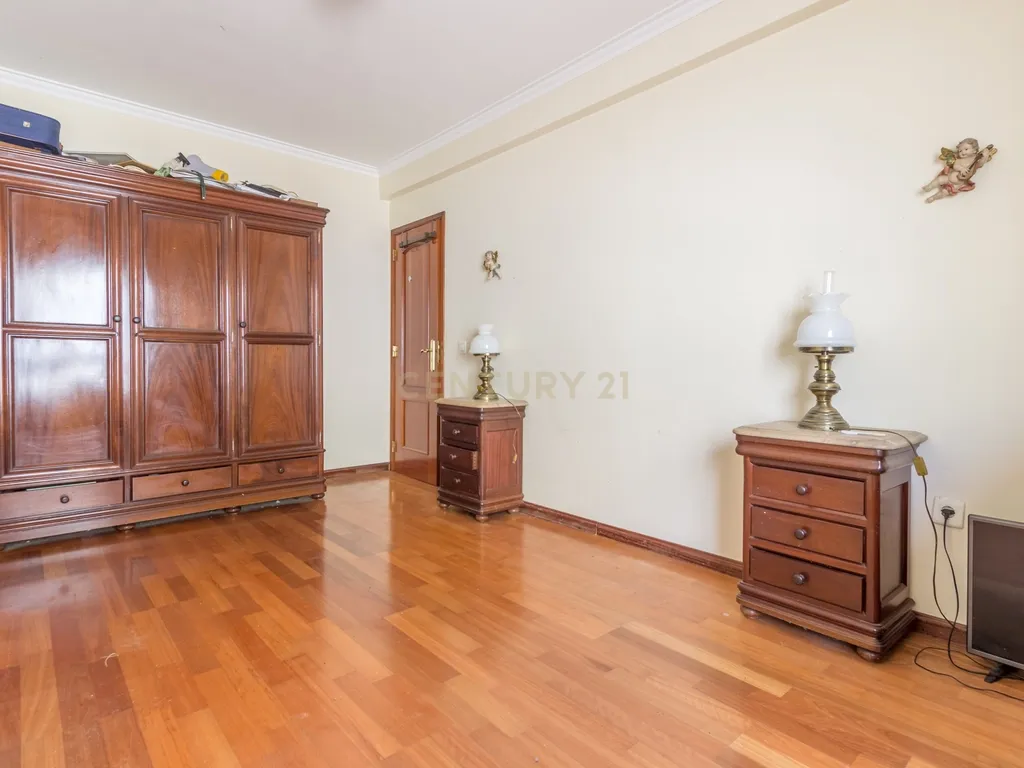 Apartamento T3 em Baixa da Banheira com Garagem - Image 16