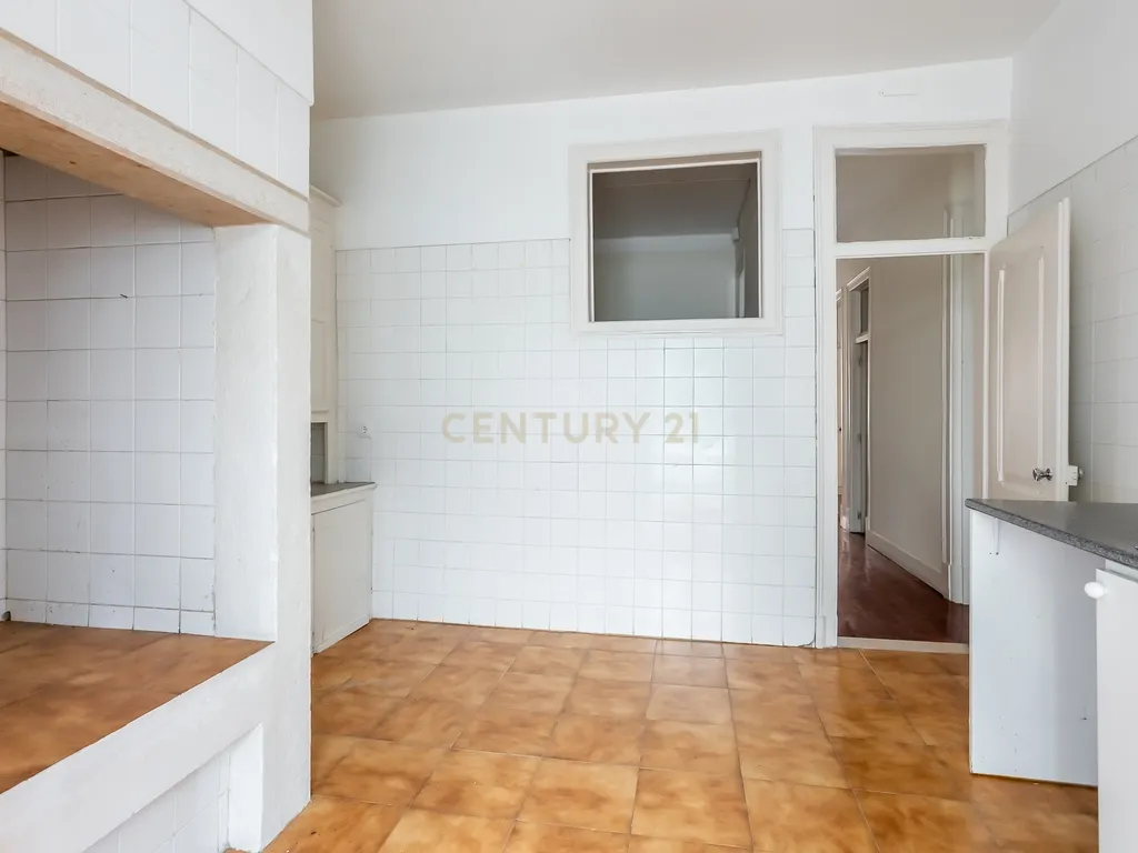 Loja/Escritório com apartamento de 150m2 com acesso a pessoas de mobilidade reduzida - Image 13