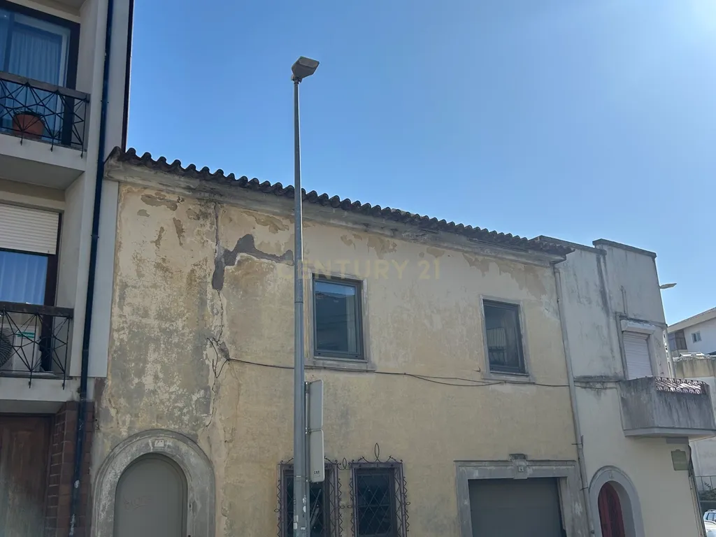 🔥 Moradia para Reabilitação no Porto | Estudo para 7/8 Apartamentos | Excelente Investimento - Image 2