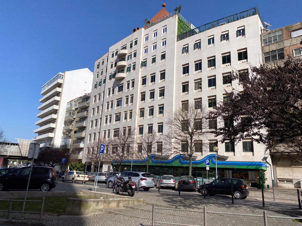 Escritório com 157 m2 na Av. Columbano Bordalo Pinheiro, Lisboa - Image 2