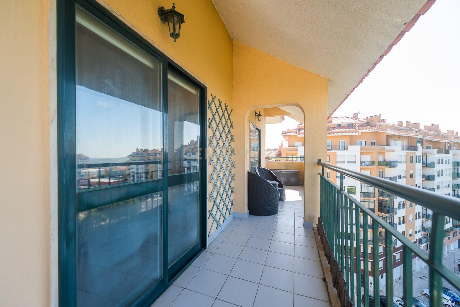 Exclusivo T2 com Vista Panorâmica de Excelência | Massamá Norte - More