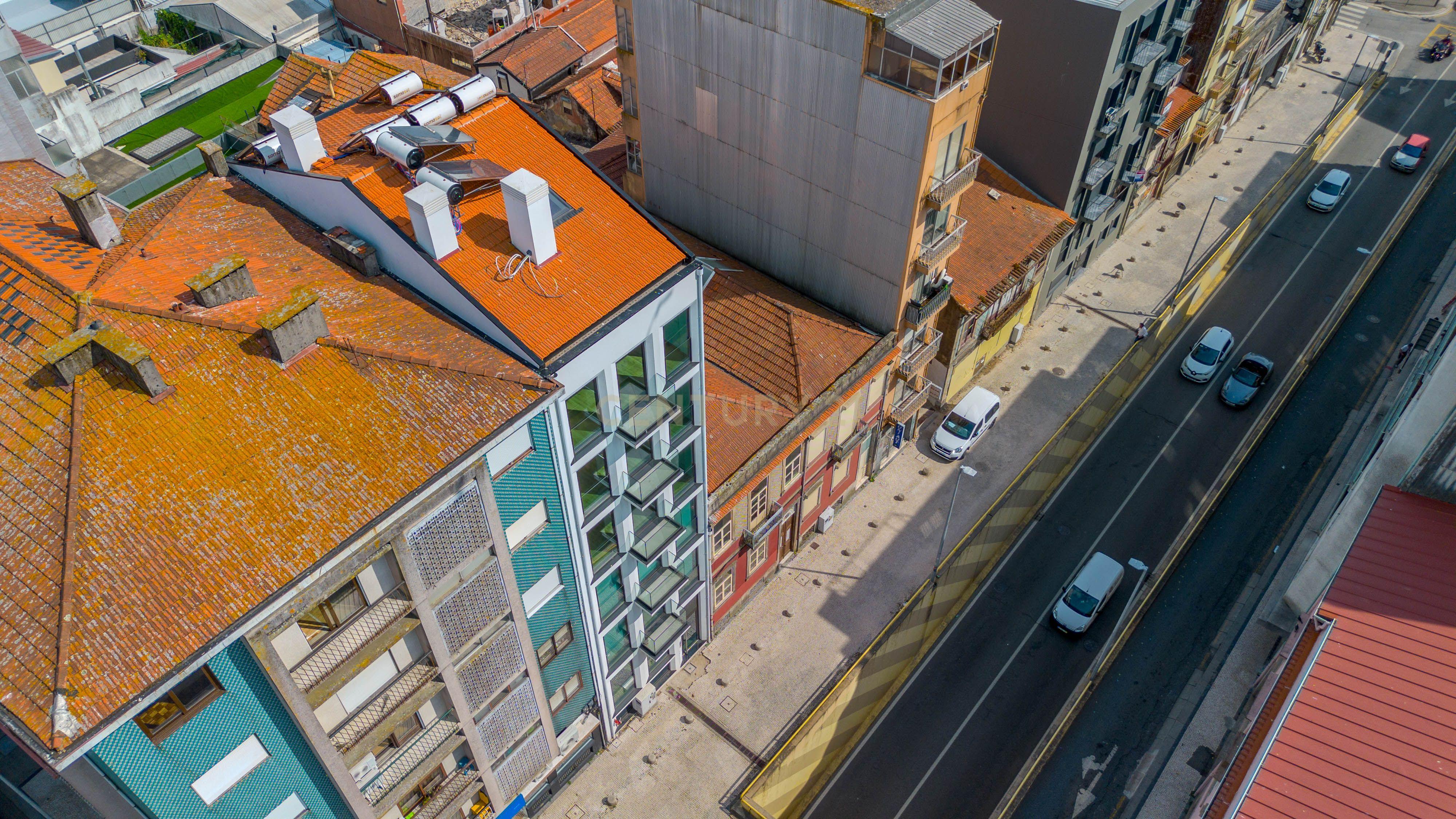 Fotografia 5 de Prédio para Reabilitação com PIP Aprovado | Rua de Faria Guimarães, Porto