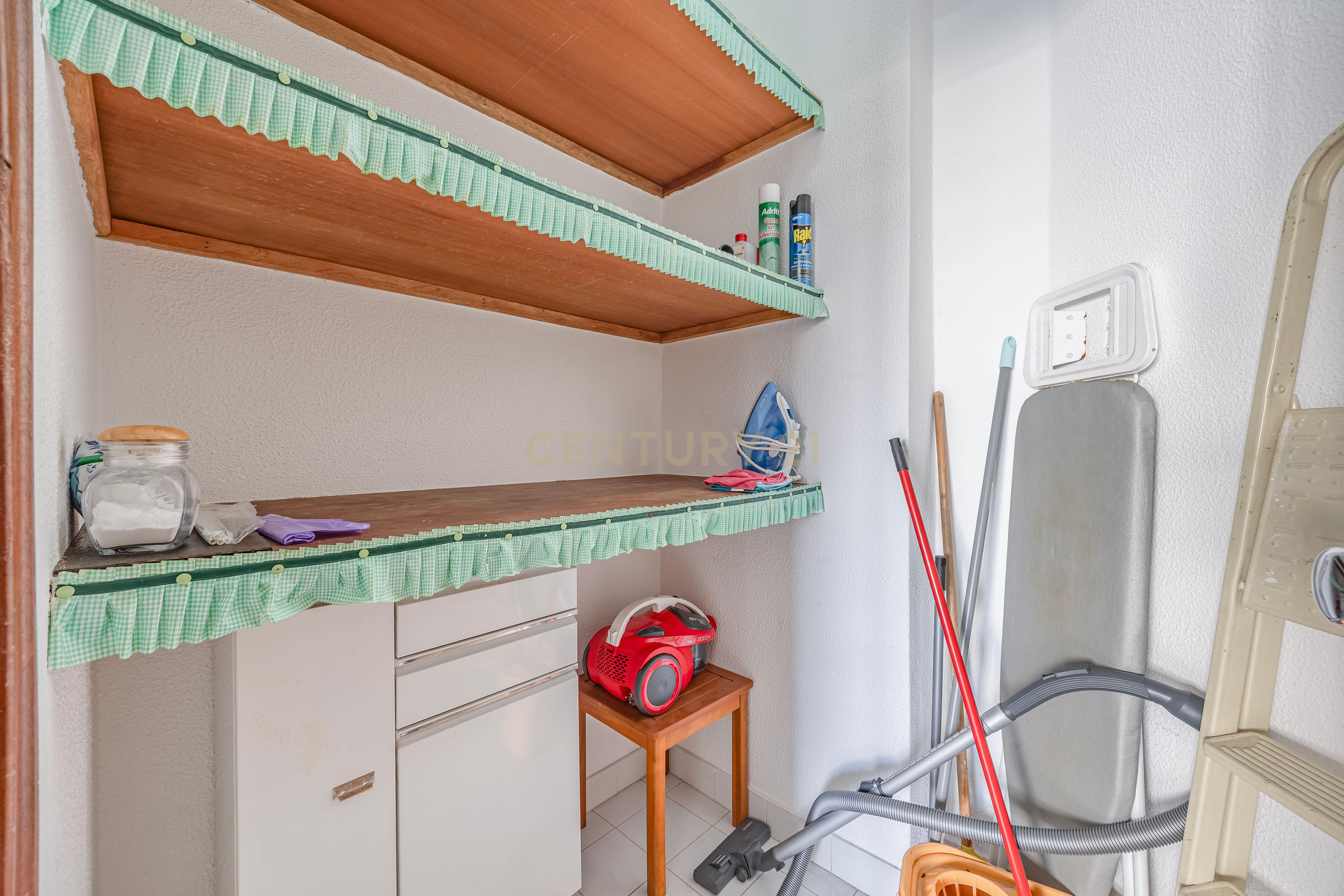 Fotografia 10 de Apartamento T2 Excelente com Duas Varandas e  Exposição Solar privilegiada