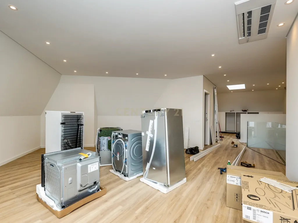 Viva o privilégio do Tejo: T3 Duplex exclusivo no coração de Santa Iria de Azóia! - Image 23