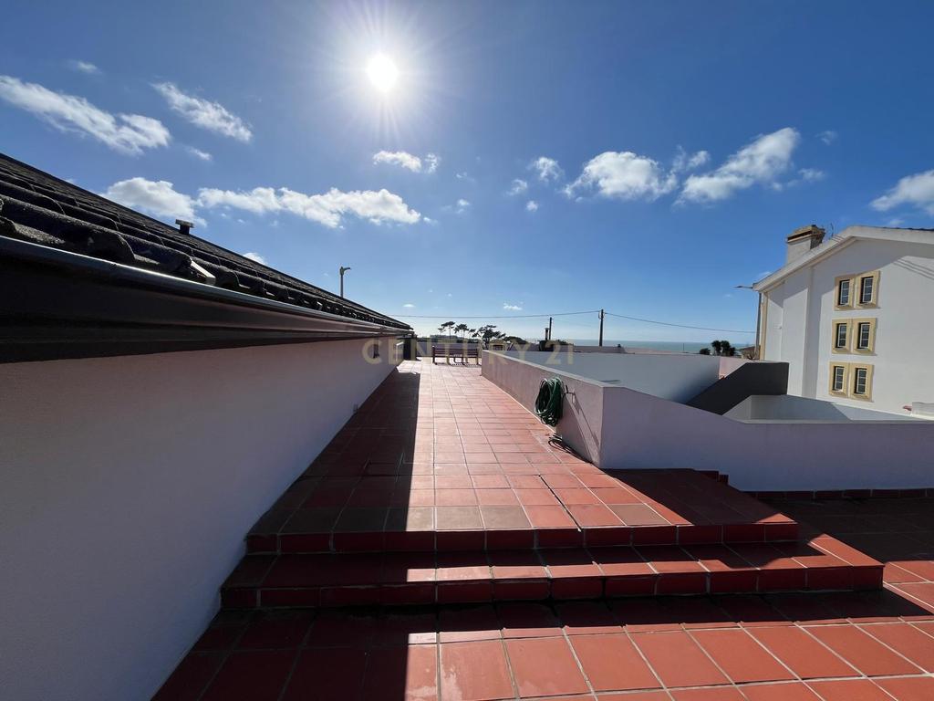 Moradia com quatro apartamentos independentes, três T2 e um T3 em Atouguia da Baleia. Ideal para famílias ou grupos, preparada para turismo ou para arrendamento de longa duração. - Image 60