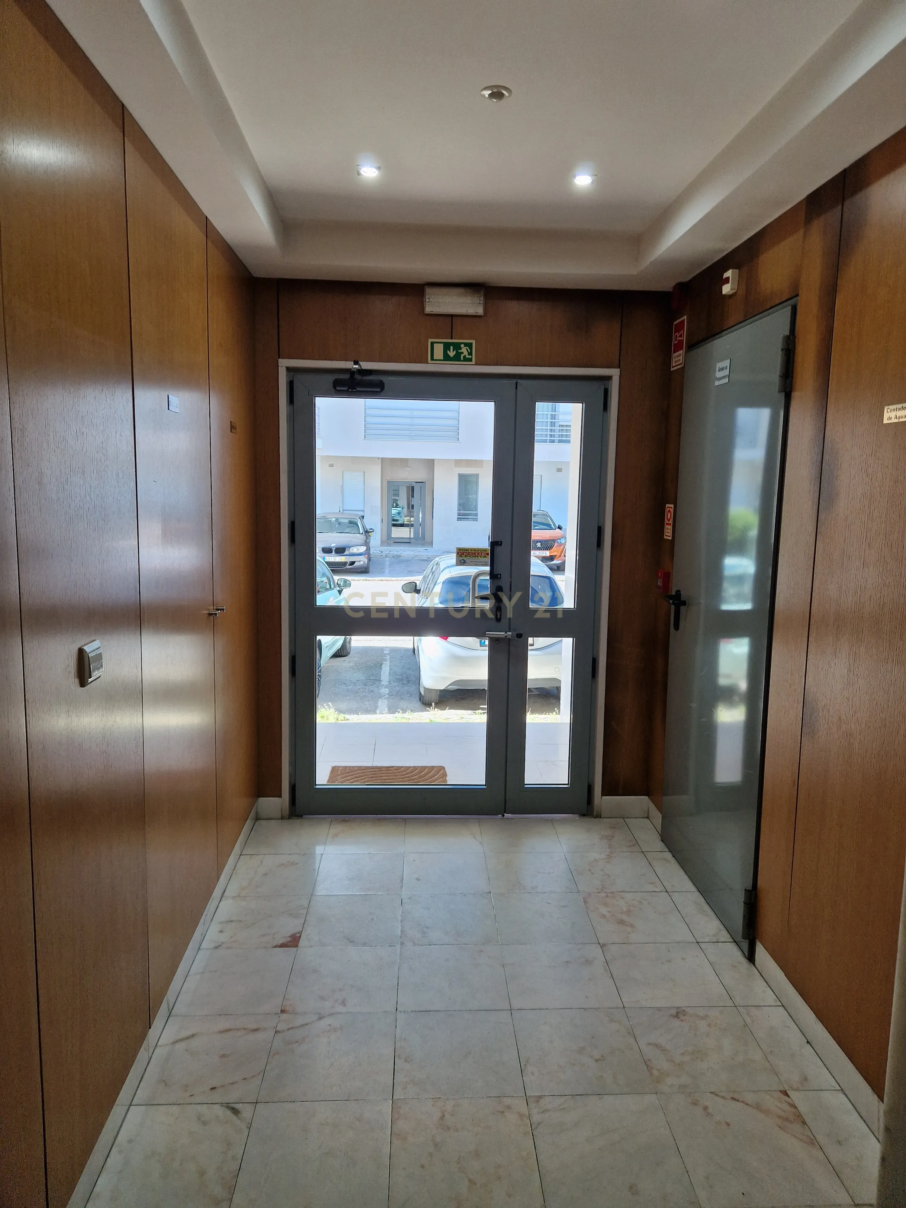 Apartamento T2 em Montijo com Garagem e Boa Exposição Solar - Image 25