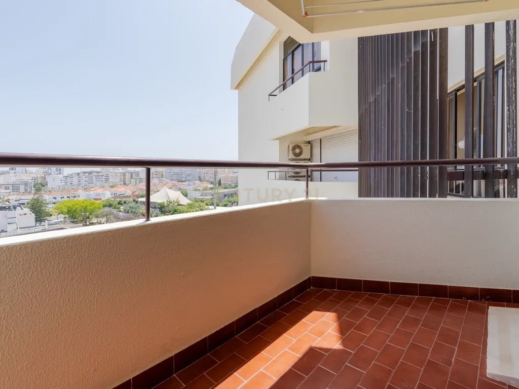 Apartamento T2 com vista rio, a 2 minutos da zona ribeirinha, em Portimão - Image 16