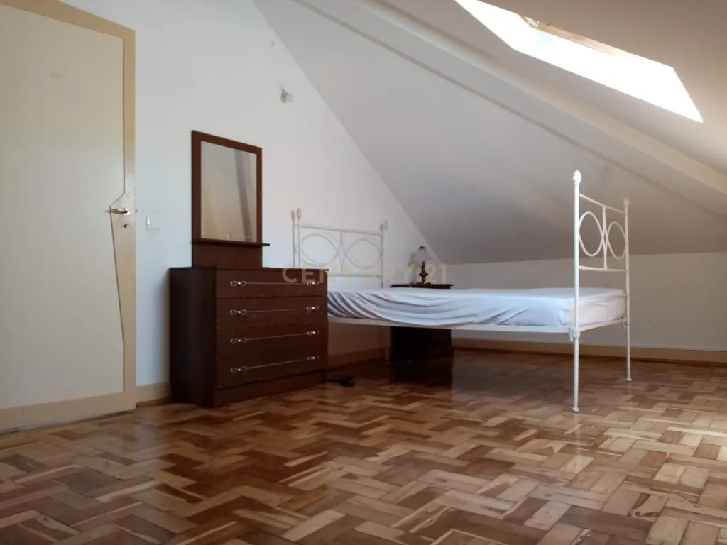 Apartamento T3+1 com logradouro e estacionamento privativos e sótão independente rentabilizado – Bairro Norton de Matos - Coimbra - Image 42