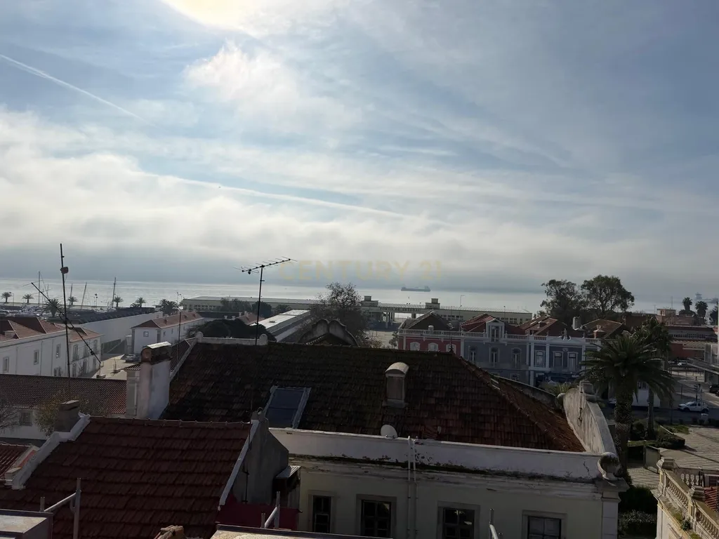 Moderno T2 em Setúbal ao pé da Avenida Luisa Todi - Image 2