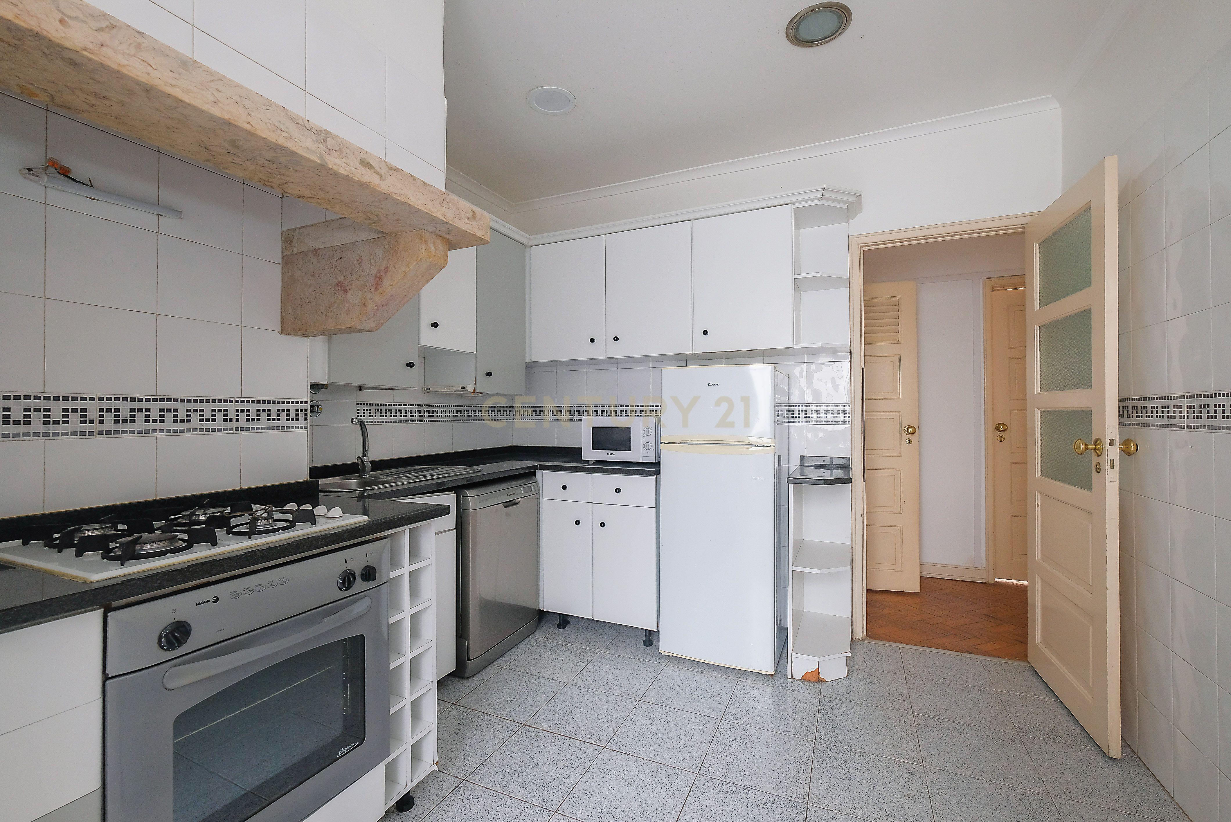 Fotografia 10 de Apartamento T5 com Vista Panorâmica em Alvalade, Lisboa
