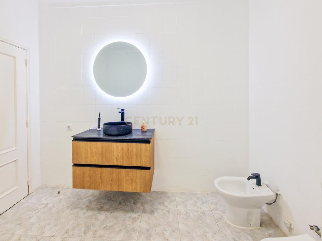 Moradia isolada de 6 assoalhadas com garagem - Zona tranquila - Image 32