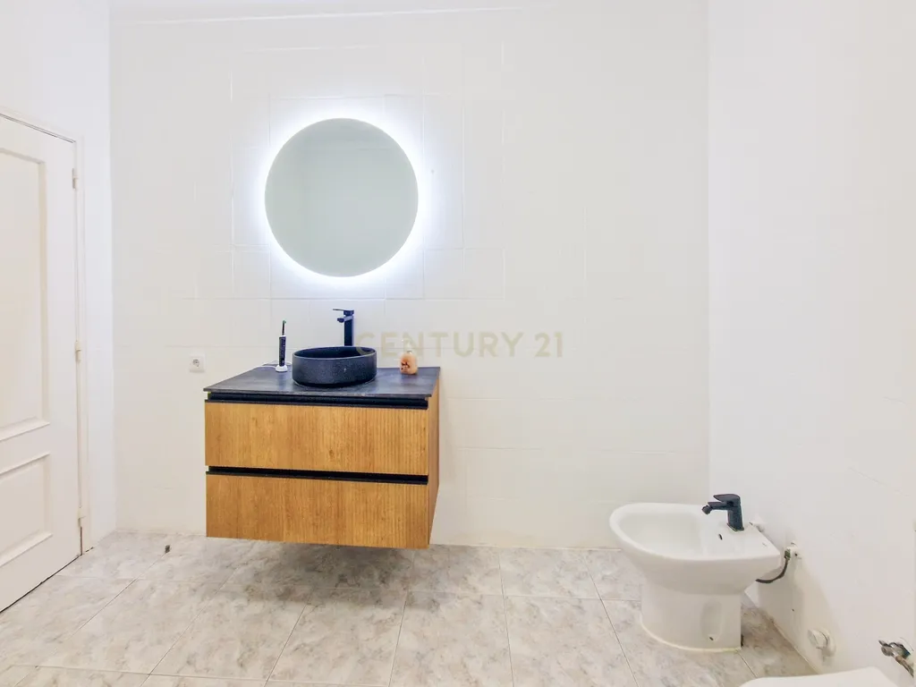 Moradia isolada de 6 assoalhadas com garagem - Zona tranquila - Image 32