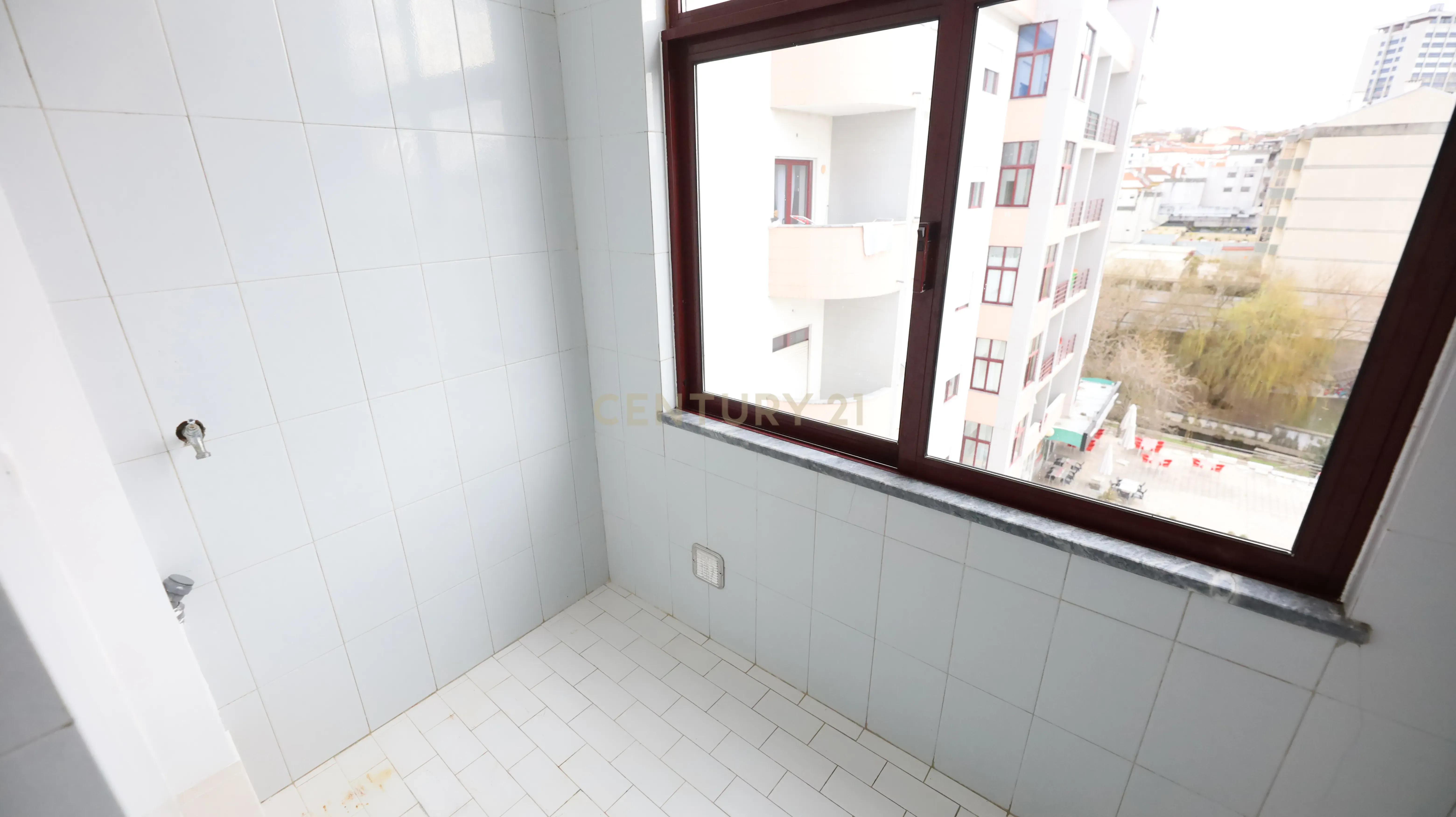 Fotografia 9 de T2 com Potencial Único no centro de Viseu - Habitação Própria + Sótão Preparado para Ampliação
