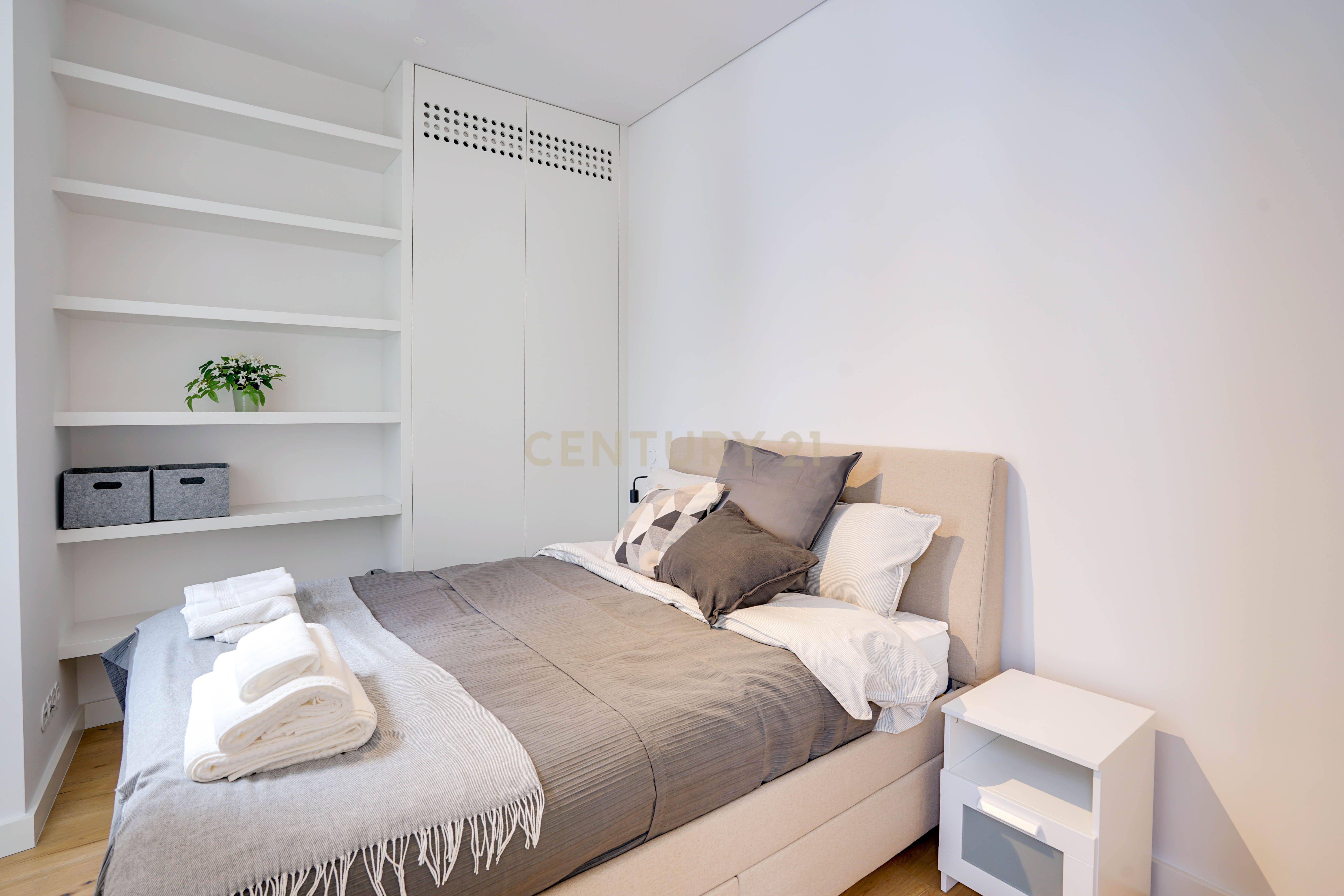 Luxuoso T1 em Lisboa com Vista e Acabamentos Modernos - Image 12