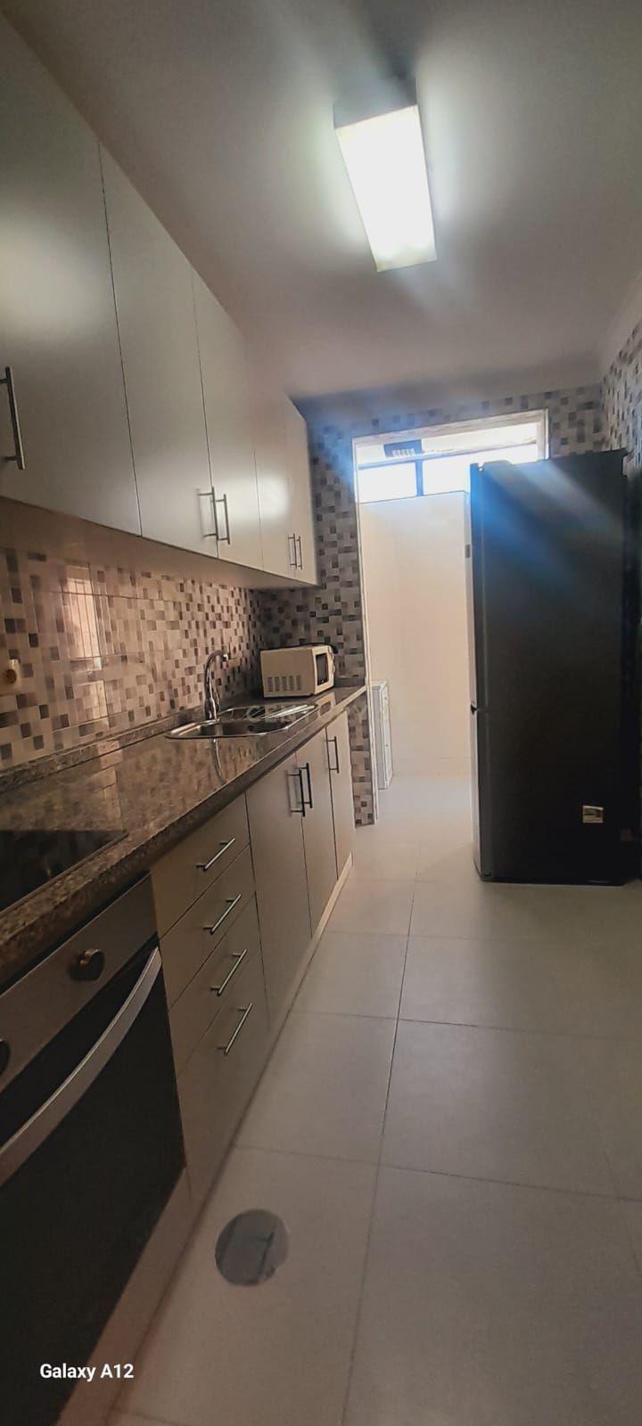 Fotografia 2 de Apartamento T1 para arrendar com Varanda e Vista para a Cidade no Porto