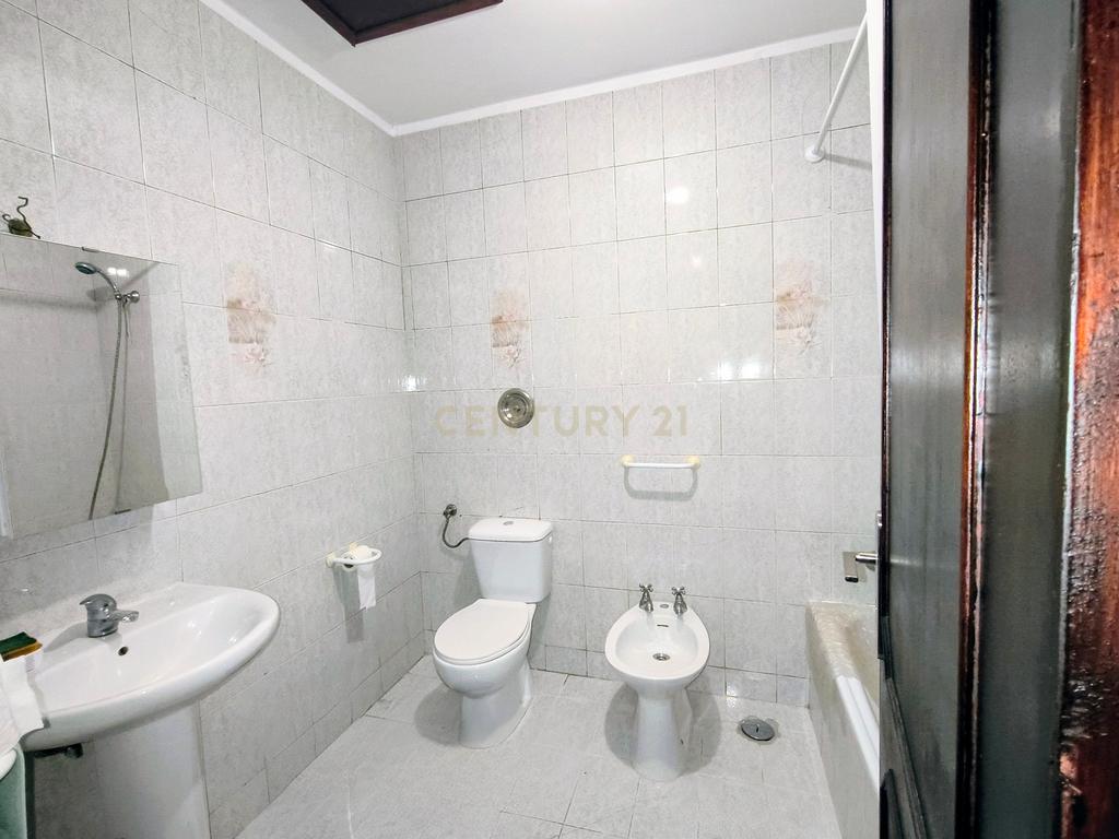 Prédio bi-familiar - grande potencial de rentabilização em Bustos - Image 9