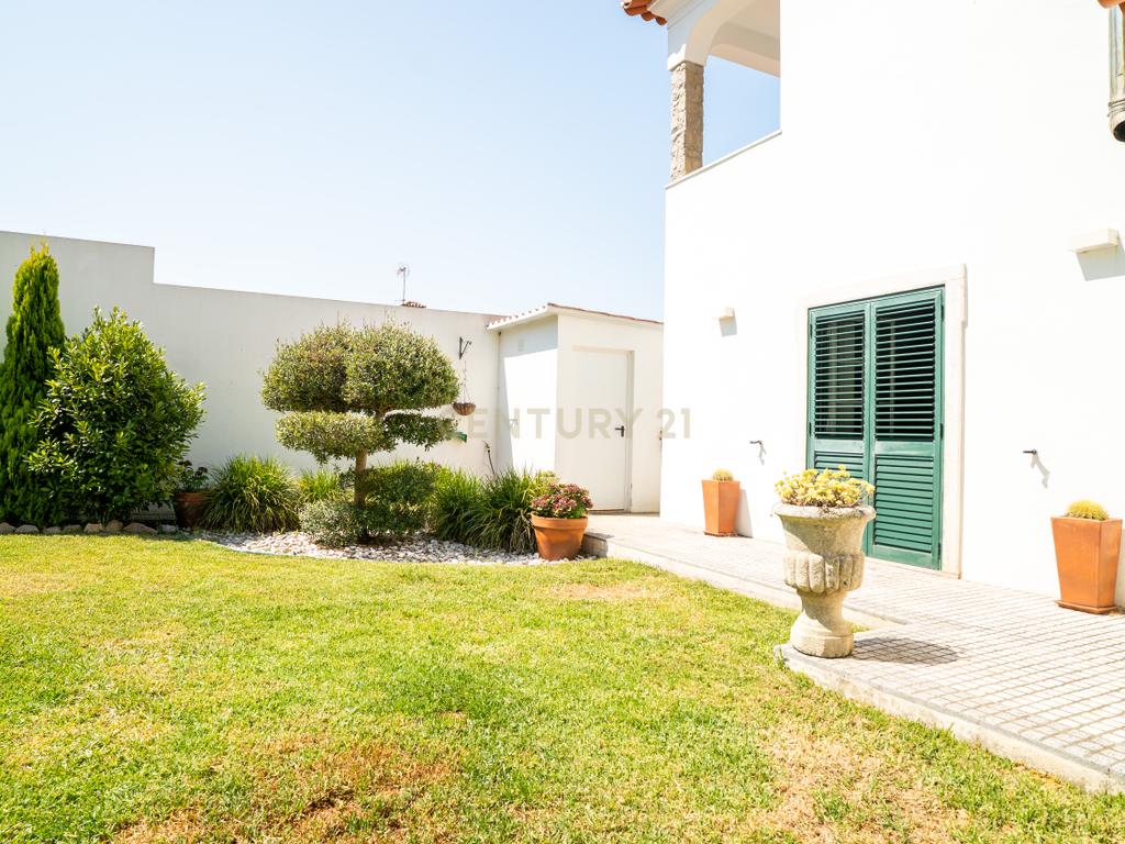 🏡 Moradia T5 como nova na Encarnação – Tranquilidade e vista desafogada! - Image 19