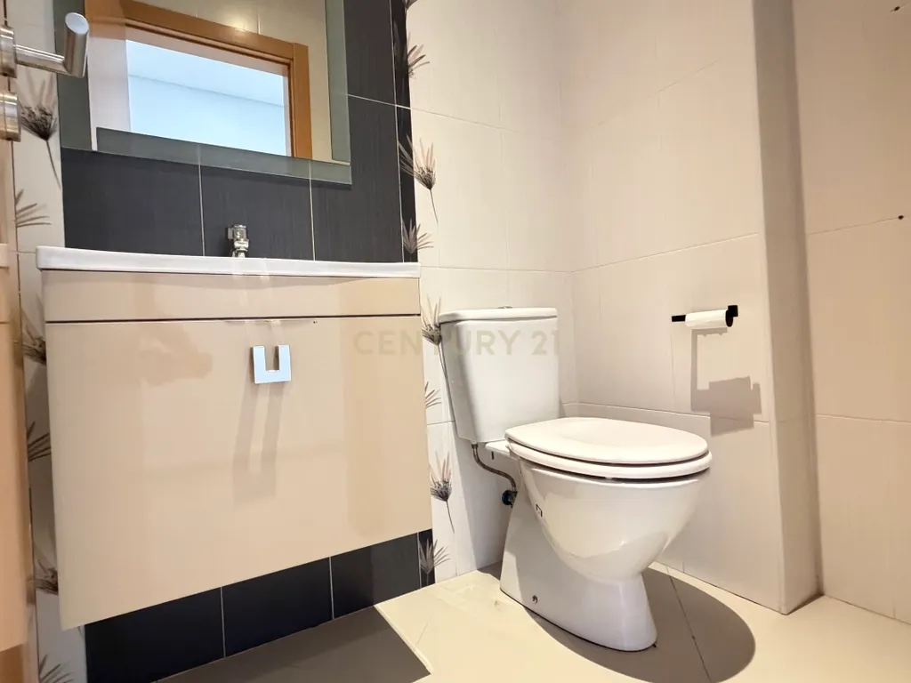 Apartamento T4 com Arrecadação, na Cascalheira, Pinhal Novo - Image 11