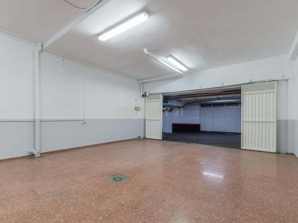 Chalet adosado con jardín en calle Unicornio, Aravaca - Image 35