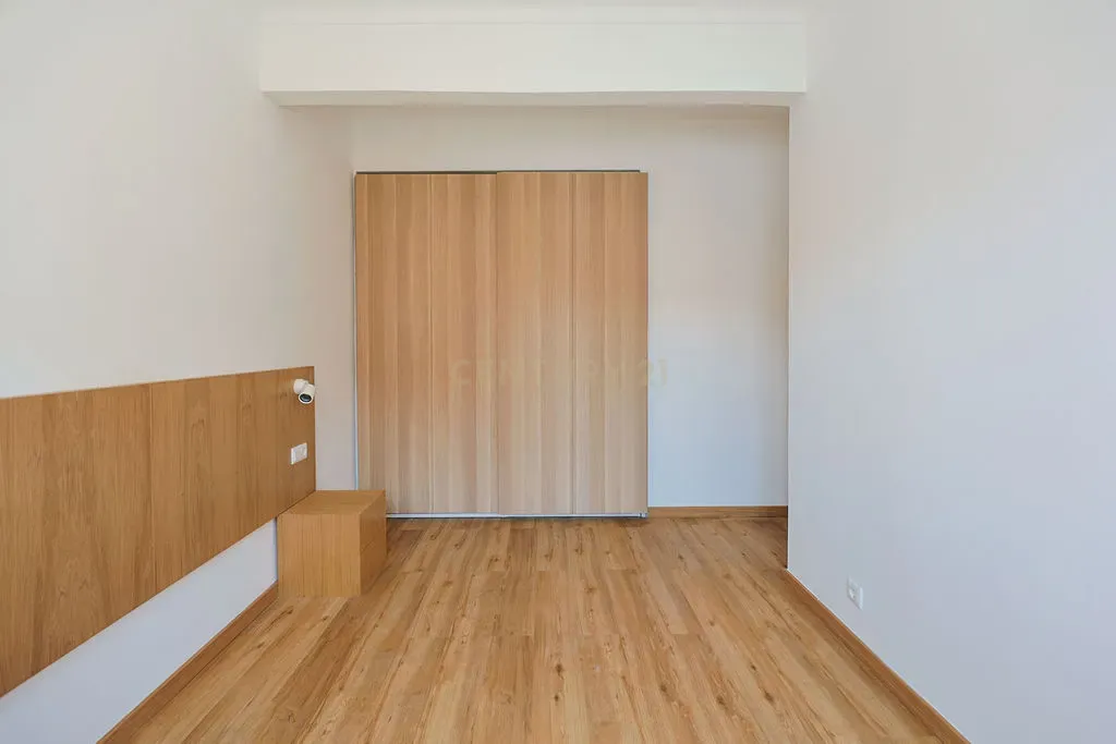 Fotografia 10 de Apartamento Renovado em Almada com Luz Natural e Acesso Fácil