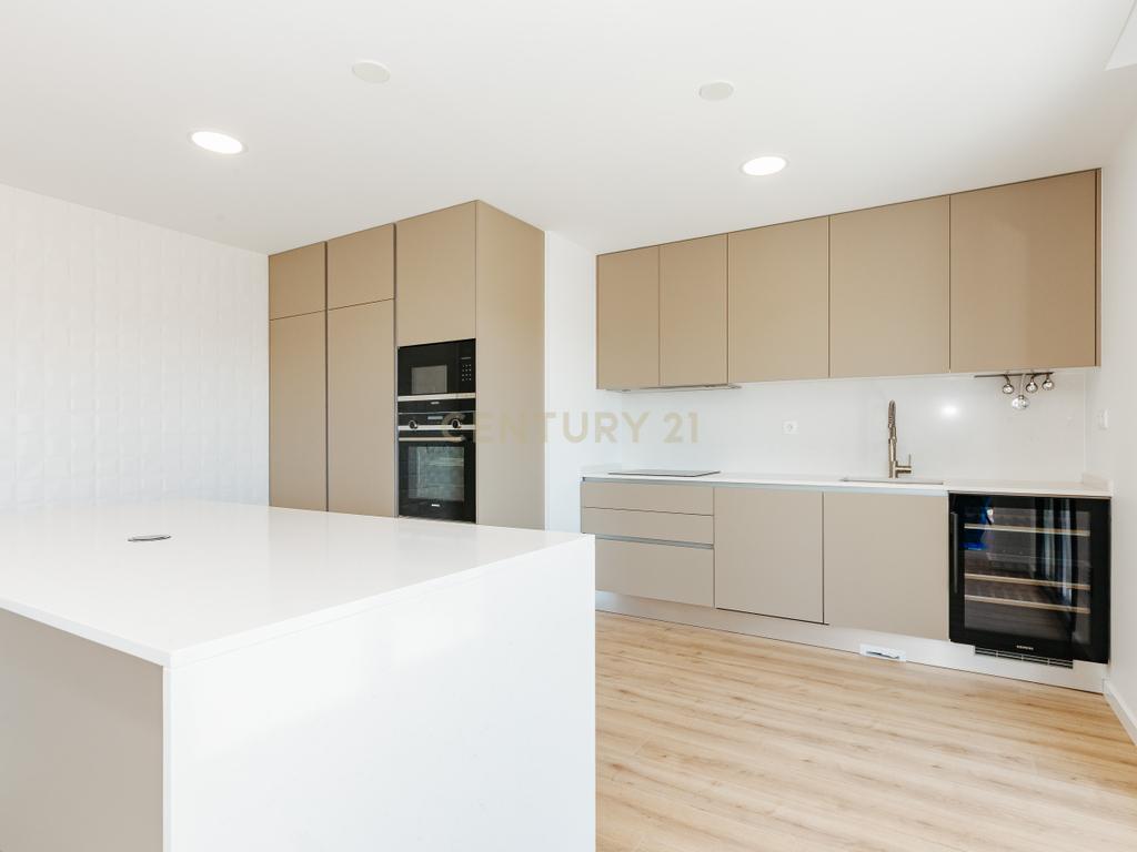 Apartamento T5 Duplex Único com 229 m² — Novo, Sofisticado e com Vista Panorâmica - Image 5