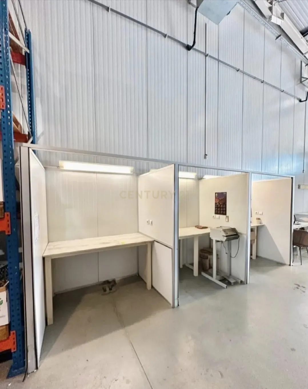 Armazém Industrial na praceta Emídio Santana, 11 Casal do Marco, valor negociável com ou sem o recheio do imóvel - Image 9