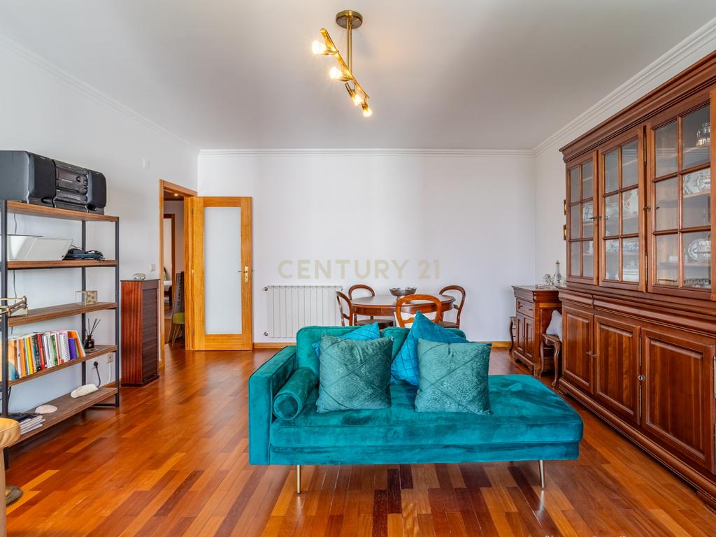 Apartamento T3 em Prior Velho com garagem - Image 5