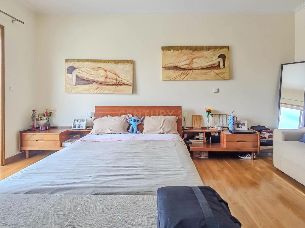 Moradia T4 de 4 Frentes com Jardim, Cozinha Regional e Garagem – Custoias, Matosinhos - Image 15