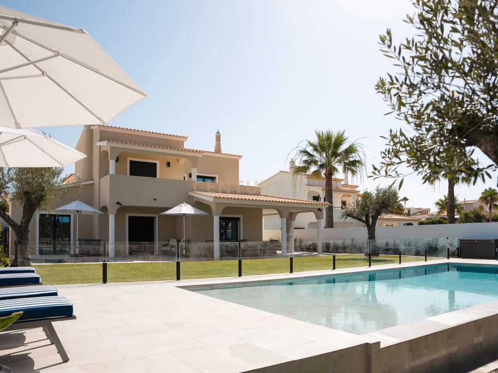 CASA DE LUXO NA PRAIA DA GALÉ · ALGARVE , onde o luxo encontra o mar. - Image 28