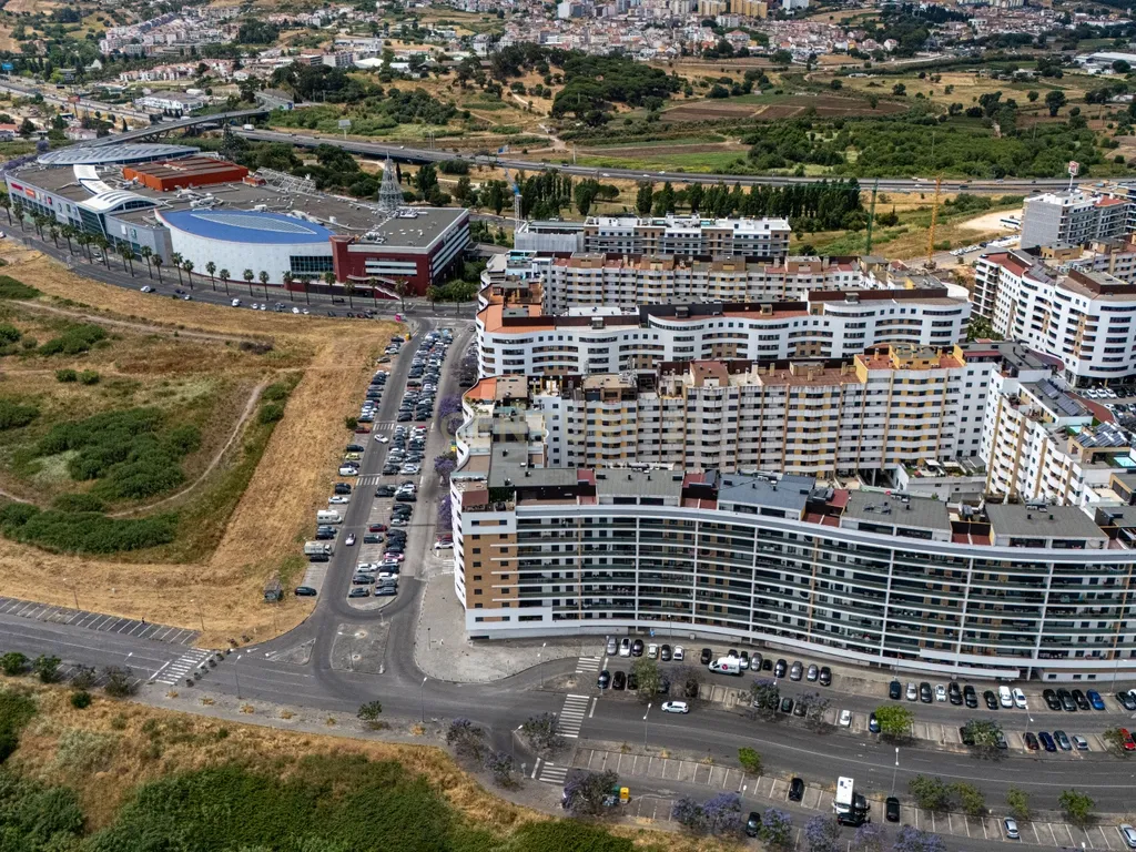 Duplex T4 nova construção com 2 terraços e Box (Infantado/Loures) - Image 45