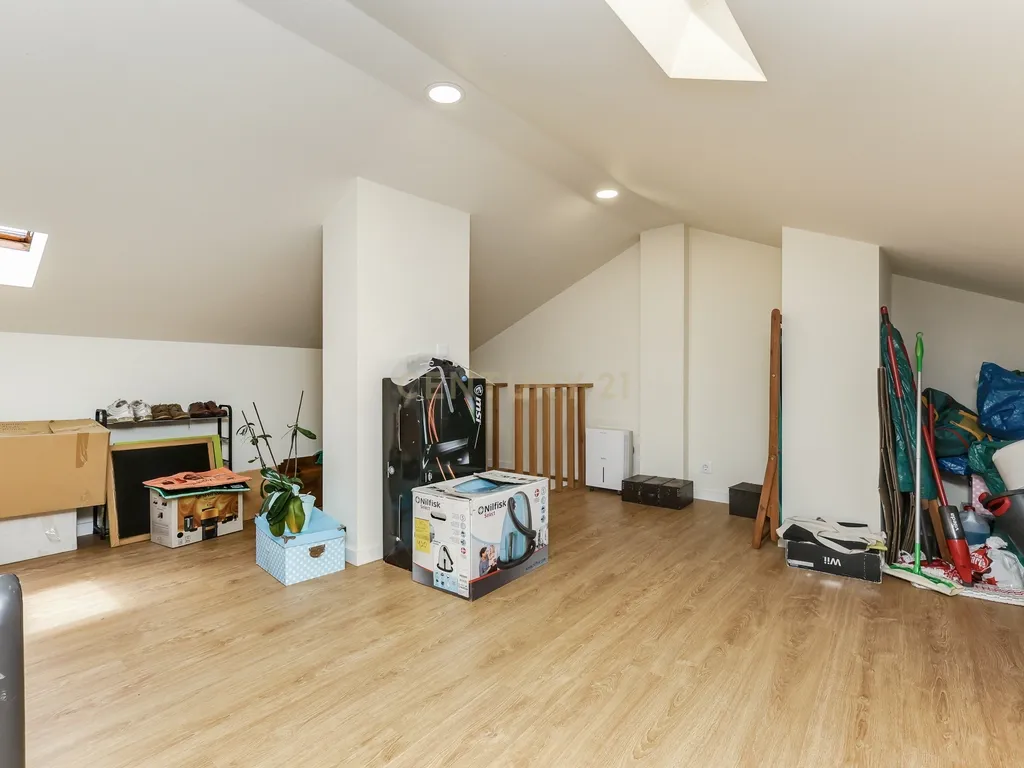 Apartamento T3 em Cascais com Luz Natural e Boa Localização - Image 20
