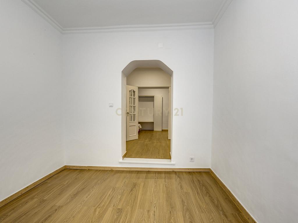 T2+1 renovado para arrendamento na Estrela (CAVE) | Lisboa - Image 15