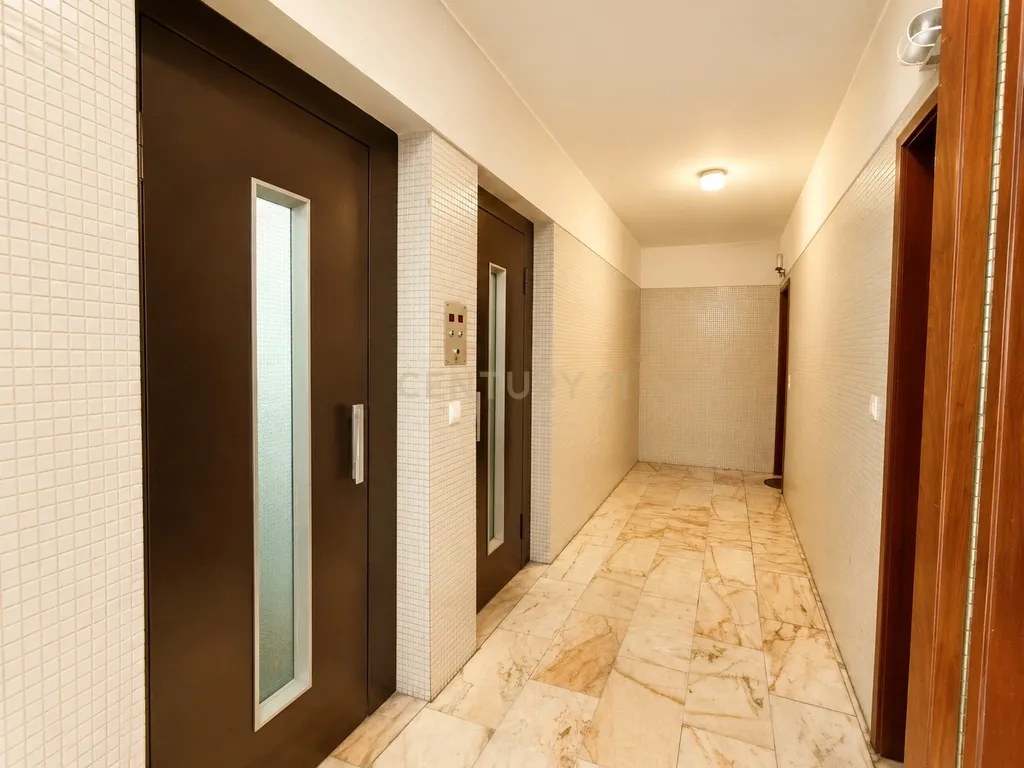 Apartamento T2 com Vista Panorâmica em Vila Nova de Gaia - Image 4