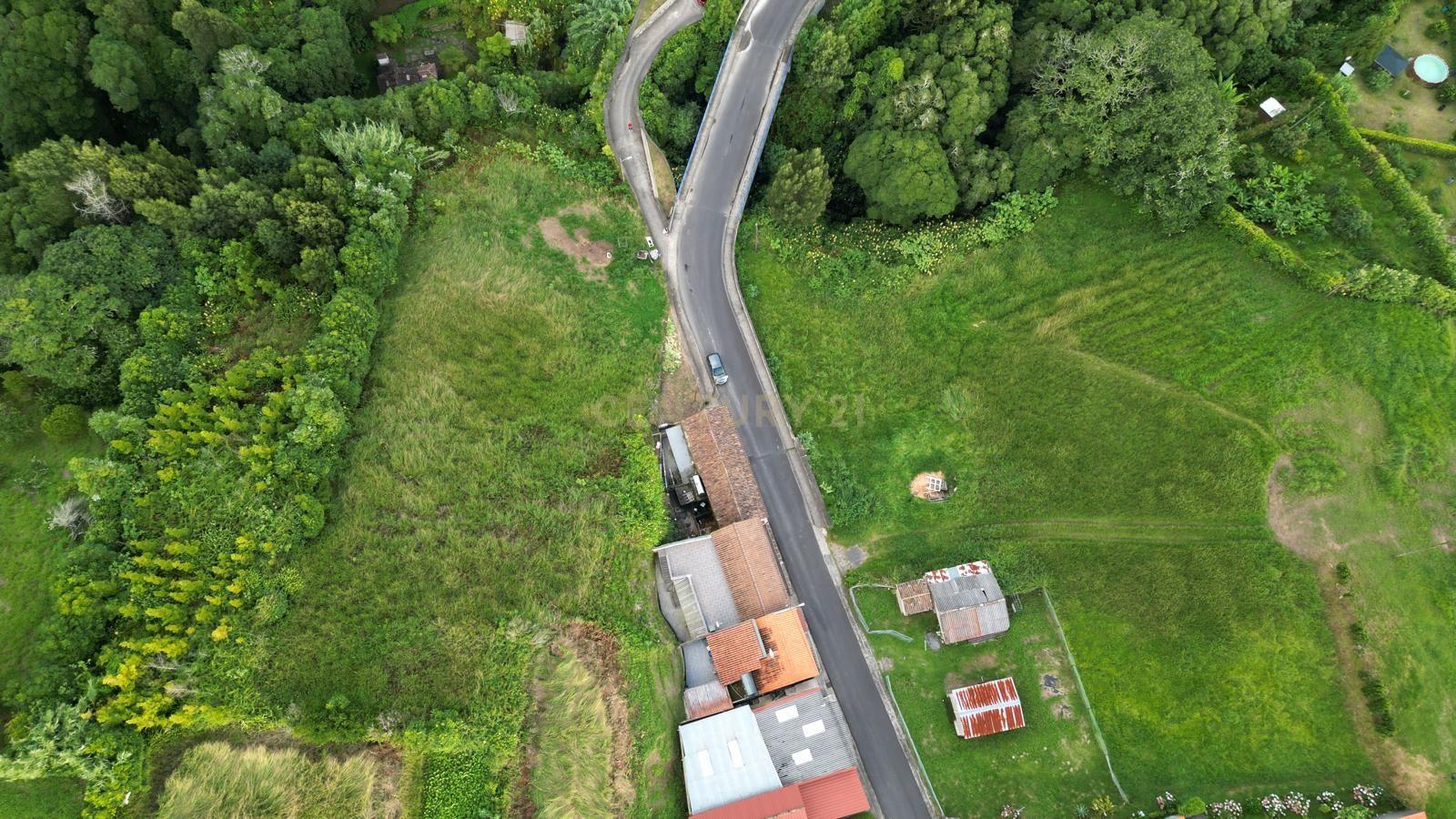 Fotografia 3 de Terreno Urbanizável em Povoação