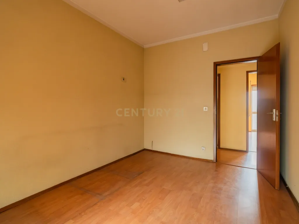 Apartamento T2 em Marinha Grande - Oportunidade Única! - Image 7