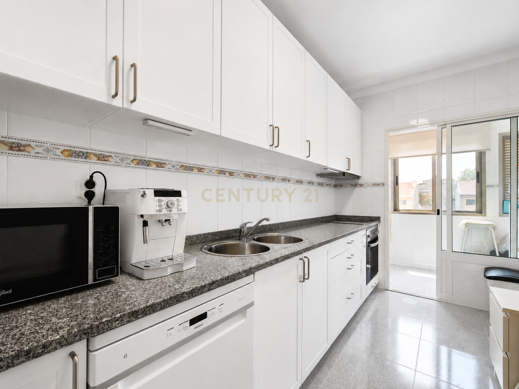 Apartamento T2+1 com Suite, Escritório, Varanda e Garagem | Senhora da Hora - Image 2
