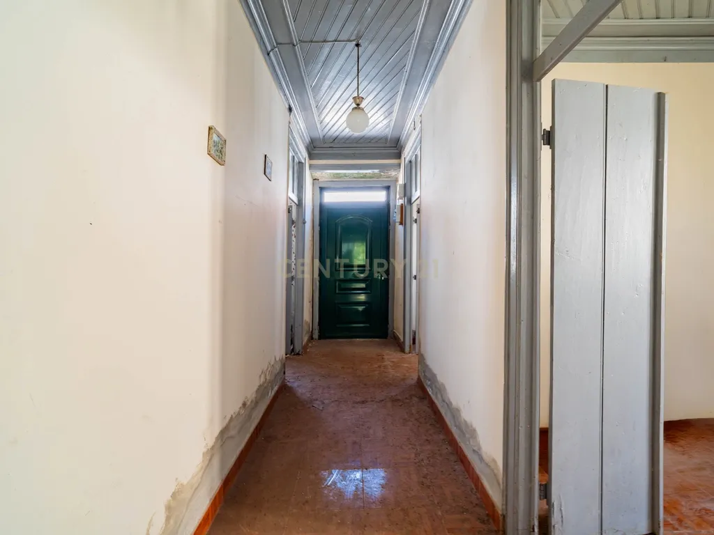 Moradia Térrea com Excelente Potencial 2.116 m2 de terreno Localização Priviligiada - Image 10