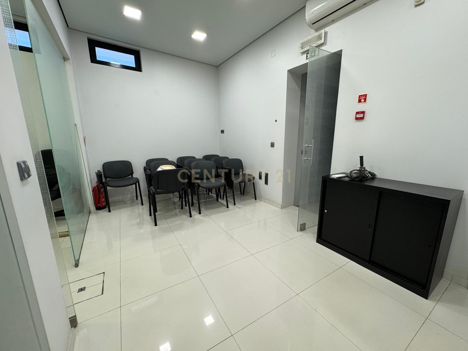 Fotografia 11 de Escritório Renovado para Arrendamento Zona Central de Setubal