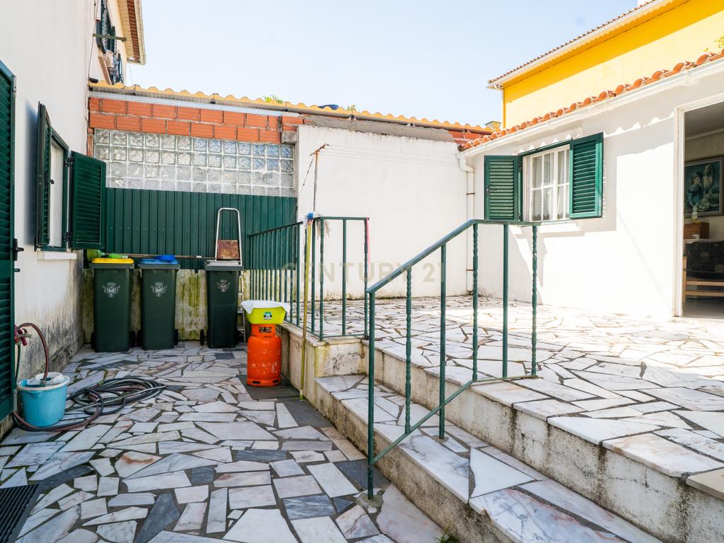 Moradia T3 – Caselas - Restelo - Image 50