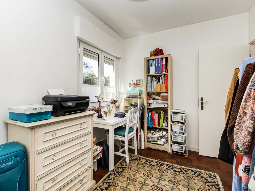 T5 Alfragide com Varanda - Image 19