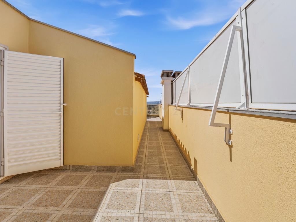 Duplex Exclusivo | 1 Quarto + 3 Suites | Terraços | Vista Panorâmica sobre o Estuário do Tejo - Image 31