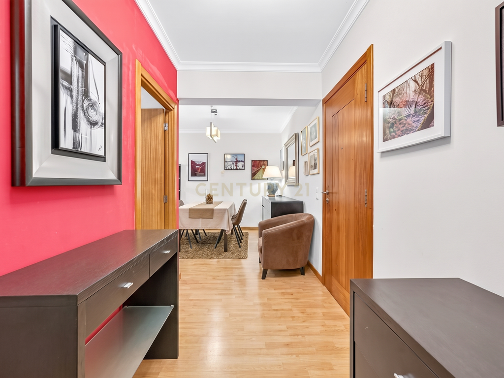 Apartamento T1 com Boas Áreas em Santo António, Funchal - Image 6
