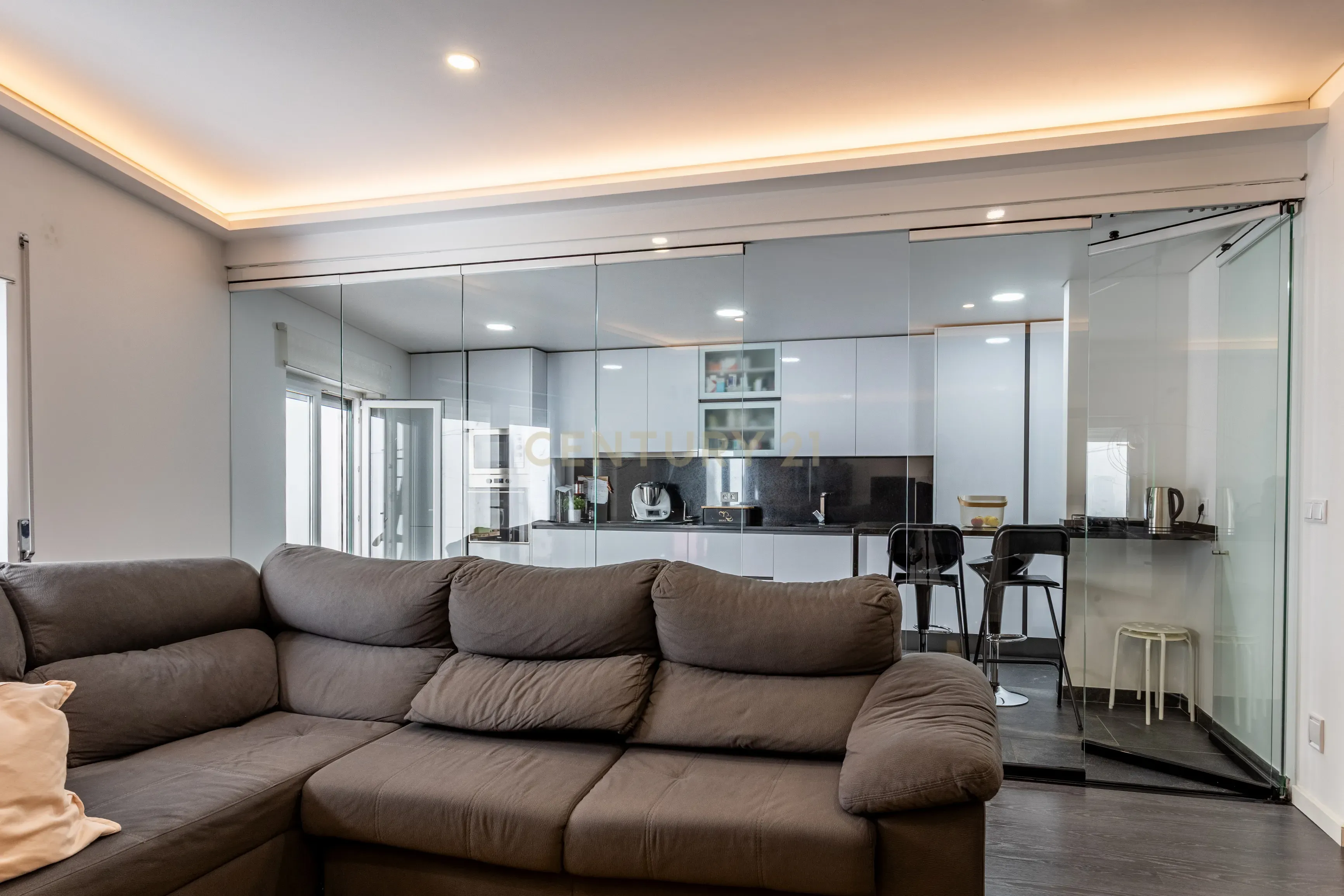 Fotografia 10 de Apartamento T4 Duplex com Terraço | Estacionamento para 2 Viaturas | Odivelas