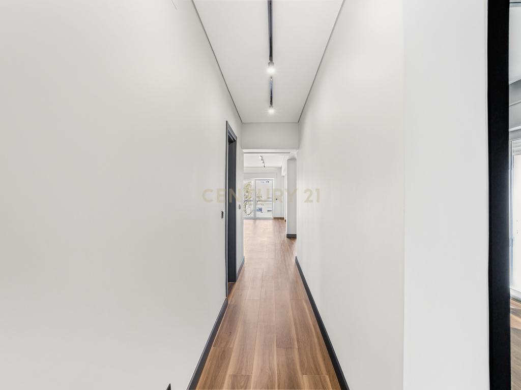 Apartamento T3 Totalmente Renovado - Image 15