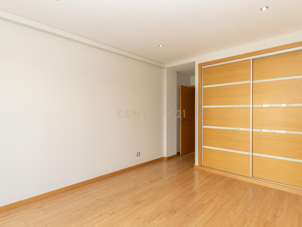 Apartamento T3 Com Box - Varandas Montijo - Image 3