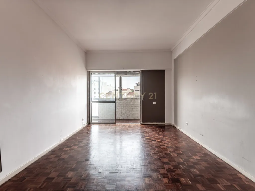 Centro de Lisboa - Crie o Seu Lar neste T1 com Charme e Versatilidade - Image 20